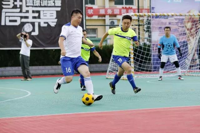 亚当斯42+10深圳险胜送吉林4连败 浙江胜天津