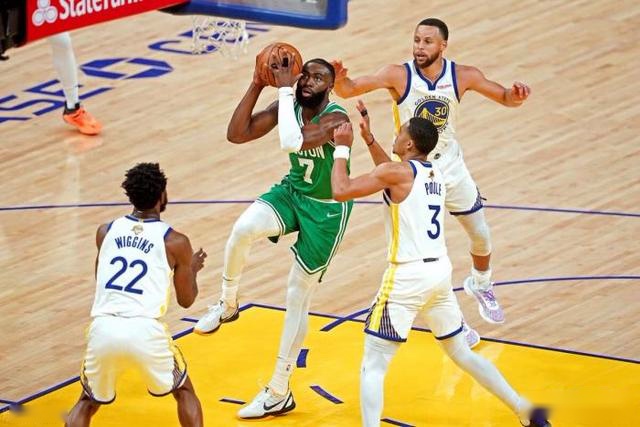 独行侠锁定西部第5首轮战快船 尼克斯逆转篮网